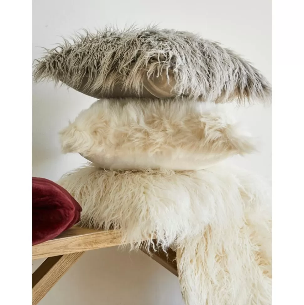 flauschige_kunstfellkissenhulle_mathilde_glatt_5-5.webp New Westwing Collection Flauschige Kunstfell-Kissenhulle Mathilde, Glatt
