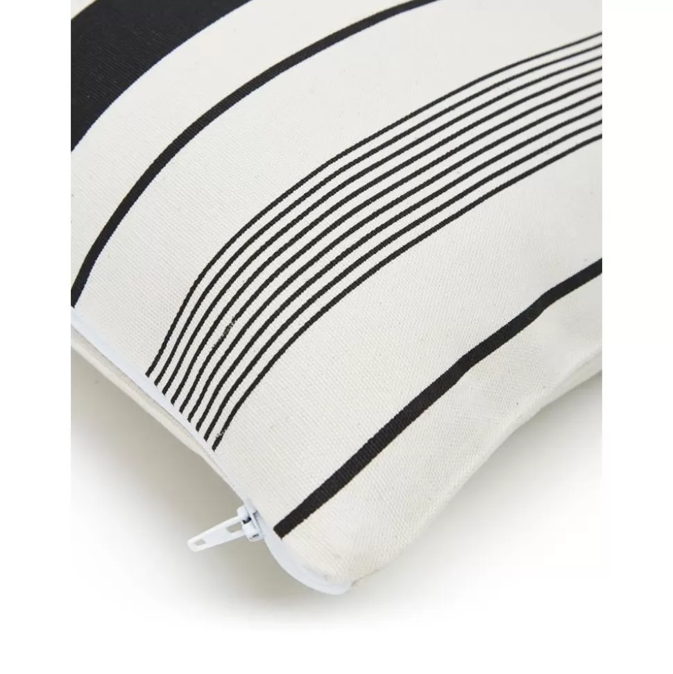 gestreifte_kissenhulle_raji_2-5.webp New Westwing Collection Gestreifte Kissenhulle Raji