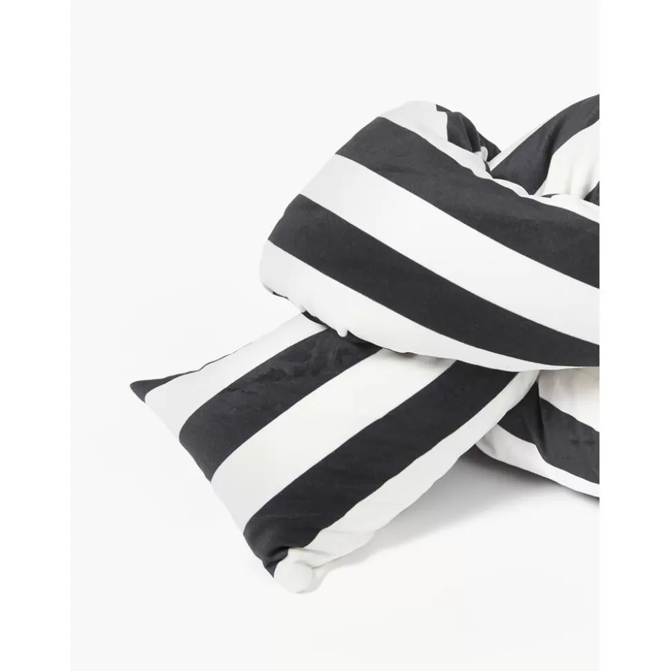 gestreiftes_samtdekokissen_knot_mit_inlett_3-2.webp Clearance Westwing Collection Gestreiftes Samt-Dekokissen Knot, Mit Inlett