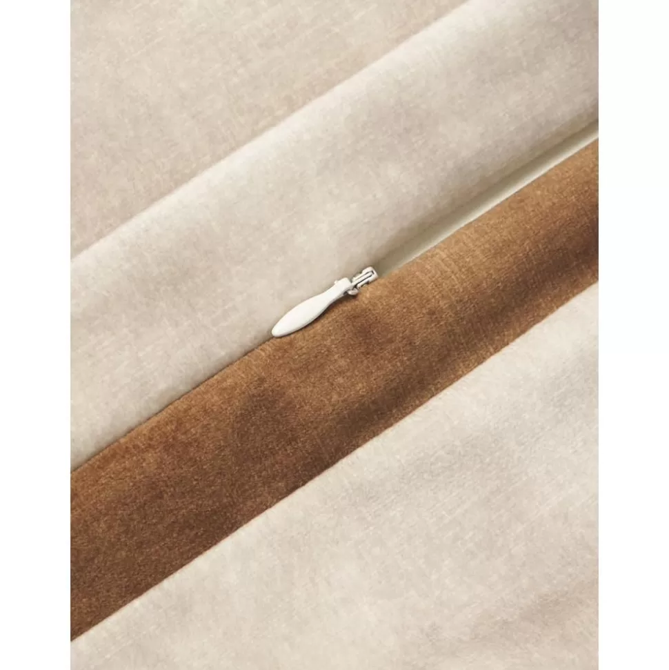 kastenformiges_samtkissen_tia_mit_seitlicher_umrandung_mit_inlett_4-7.webp Flash Sale Westwing Collection Kastenformiges Samtkissen Tia Mit Seitlicher Umrandung, Mit Inlett