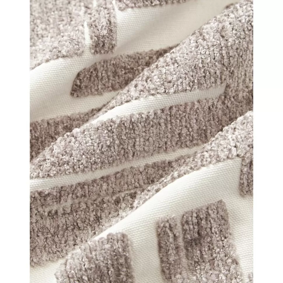 kissenhulle_fran_mit_chenillestickerei_6-8.webp Hot Westwing Collection Kissenhulle Fran Mit Chenille-Stickerei