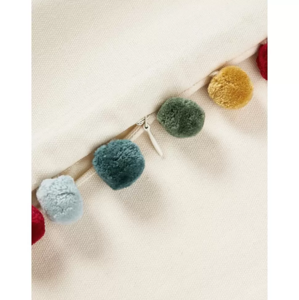 kissenhulle_neva_mit_winterlichem_motiv_und_pompons_4-2.webp Hot Westwing Collection Kissenhulle Neva Mit Winterlichem Motiv Und Pompons