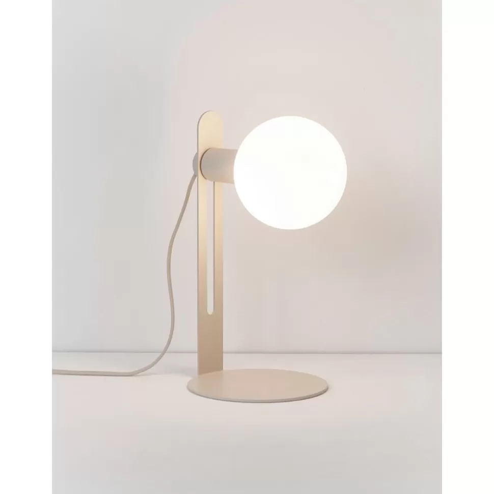 kleine_tischlampe_fely_3-4.webp Hot Westwing Collection Kleine Tischlampe Fely