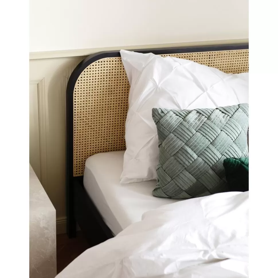 samtkissenhulle_sina_mit_strukturmuster_8-5.webp Fashion Westwing Collection Samt-Kissenhulle Sina Mit Strukturmuster