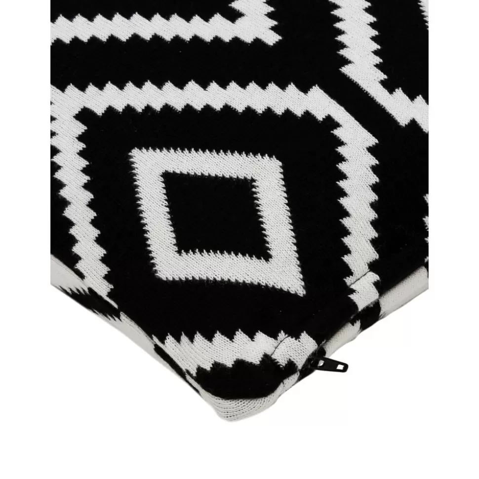 strickwendekissenhulle_chuck_mit_grafischem_muster_2-5.webp Outlet Westwing Collection Strick-Wendekissenhulle Chuck Mit Grafischem Muster